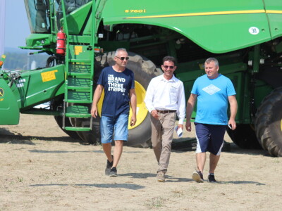 Novi John Deere - DEMO u polju