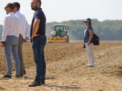 Novi John Deere - DEMO u polju