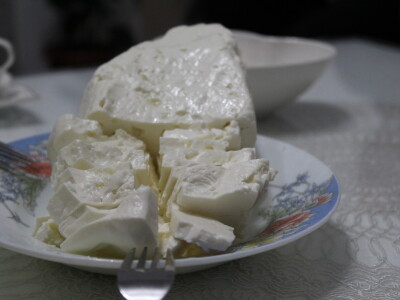 Šta je zajedničko siru, bilju, Ivi i Ćiri, a nisu veziri?