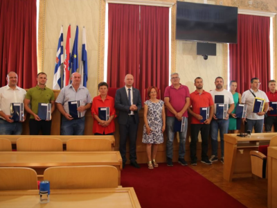 Potpisivanje ugovora s korisnicima potpora u poljoprivredi na području Osječko-baranjske županije Potpisivanje ugovora s korisnicima potpora u poljoprivredi na području Osječko-baranjske županije