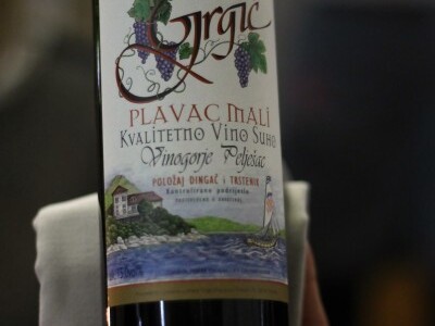 Karakteristični primoštenski vinogradi izgledaju poput kamene čipke između koje raste loza