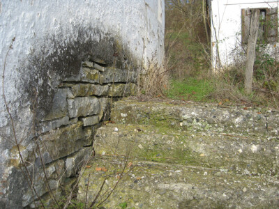 Podrum od kamena i stepenice