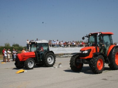 Utrka ubrzanja traktora na 100 metara!