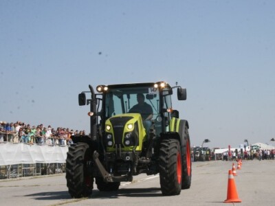 Utrka ubrzanja traktora na 100 metara!