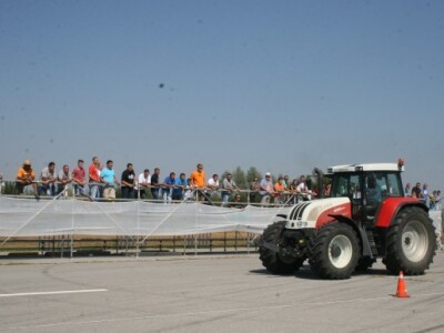 Utrka ubrzanja traktora na 100 metara!