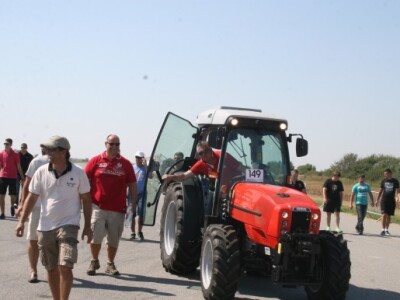 Utrka ubrzanja traktora na 100 metara!