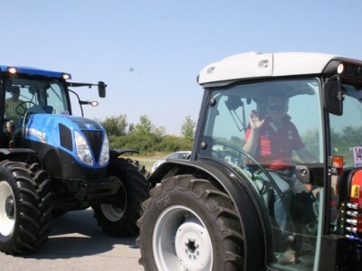 Utrka ubrzanja traktora na 100 metara!