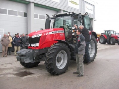 Traktor MAssey Ferguson 7614