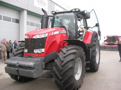 Traktor Massey Ferguson 8670