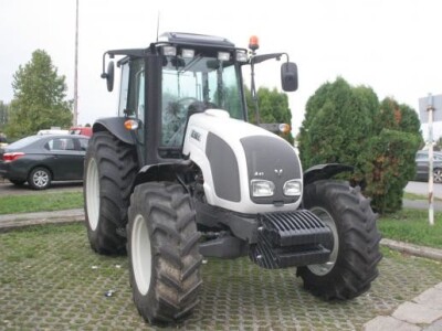 Valtra traktor