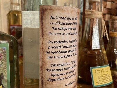 Šta je zajedničko siru, bilju, Ivi i Ćiri, a nisu veziri?