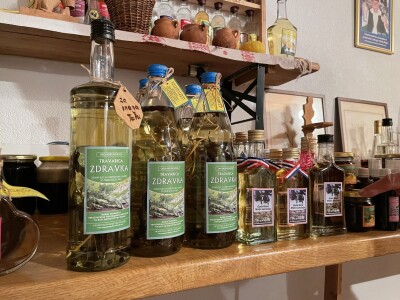 Šta je zajedničko siru, bilju, Ivi i Ćiri, a nisu veziri?