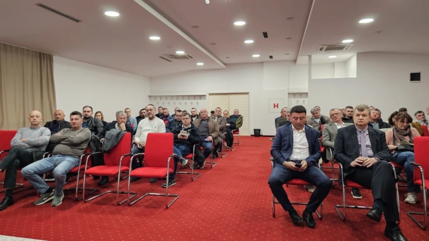 ljudi u publici u sali