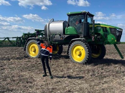 Ivana Lukić - vari, brusi i popravlja mehanizaciju Ivana Lukić - vari, brusi i popravlja mehanizaciju