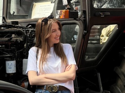 Ivana Lukić - vari, brusi i popravlja mehanizaciju Ivana Lukić - vari, brusi i popravlja mehanizaciju