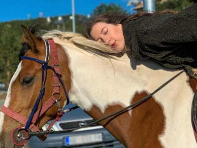 Ivana Lukić - vari, brusi i popravlja mehanizaciju Ivana Lukić - vari, brusi i popravlja mehanizaciju