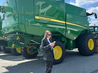 Ivana Lukić - vari, brusi i popravlja mehanizaciju Ivana Lukić - vari, brusi i popravlja mehanizaciju