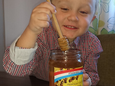 Ivano svakog dana jede med kako ne bi bio bolestan