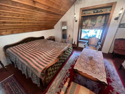 Iza drvene kapije, krije se bajkovito etno selo - na prodaju je Iza drvene kapije, krije se bajkovito etno selo - na prodaju je