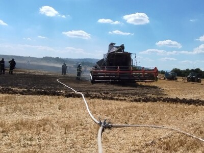 Izgorio kombajn i balirka