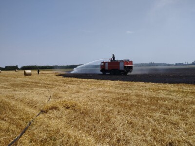 Izgorio kombajn i balirka