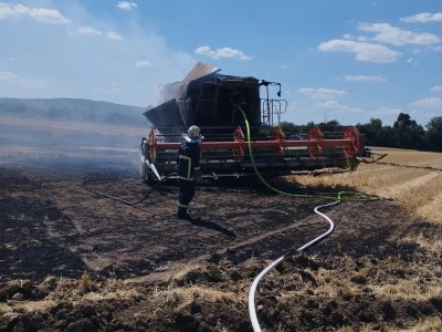 Izgorio kombajn i balirka