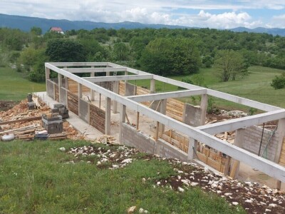 Izgradnja farme u Ljubunčiću kod Livna Izgradnja farme u Ljubunčiću kod Livna