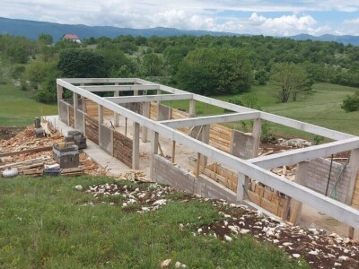 Izgradnja farme u Ljubunčiću kod Livna Izgradnja farme u Ljubunčiću kod Livna