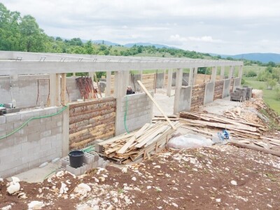 Izgradnja farme u Ljubunčiću kod Livna Izgradnja farme u Ljubunčiću kod Livna