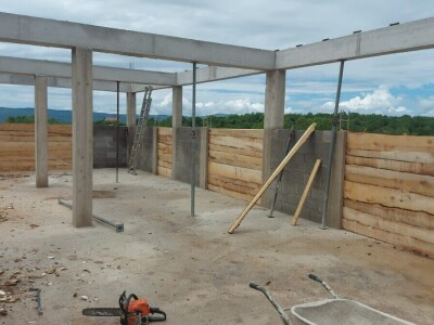 Izgradnja farme u Ljubunčiću kod Livna Izgradnja farme u Ljubunčiću kod Livna