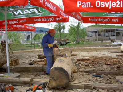 Tonča u izradi skulpture