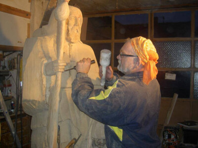 Tonča u izradi skulpture