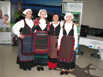 Izvorna nošnja na sinjskim ljepoticama