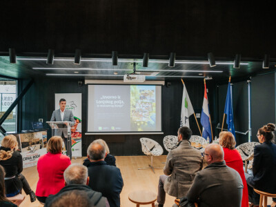 Izvorno iz Lonjskog polja