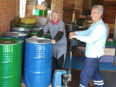 IZVOZ PČELA- Krste Bukvić sa partnerima i u jeku pandemije koronavirusa  izvozio pčelinje zajednice u Francusku