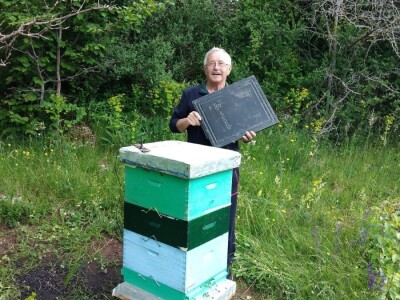 IZVOZ PČELA- Krste Bukvić sa partnerima i u jeku pandemije koronavirusa  izvozio pčelinje zajednice u Francusku