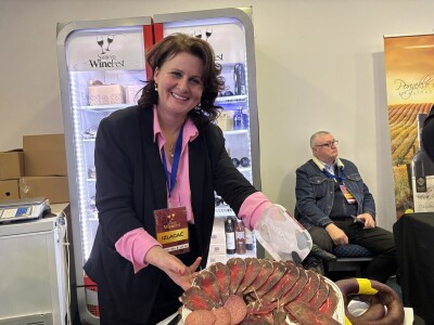 Jagma za suhomesnate delicije kod Nevzete: "Viša, visoka i visočka škola, sve savladala" Jagma za suhomesnate delicije kod Nevzete: "Viša, visoka i visočka škola, sve savladala"