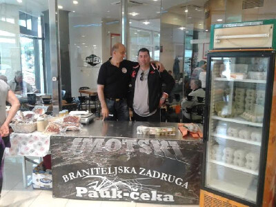 Proizvodi na štandu na tržnici TC Studenac u Omišu