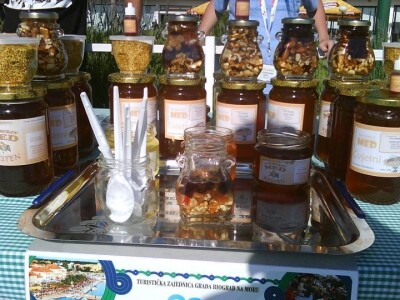 Orašasti i drugi plodovi u medu Orašasti i drugi plodovi u medu