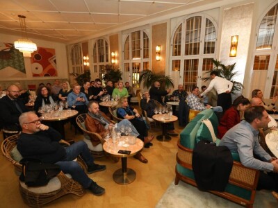 Jasna Antunović Turk zadužena je za bijela, a Branimir za crna vina Jasna Antunović Turk zadužena je za bijela, a Branimir za crna vina