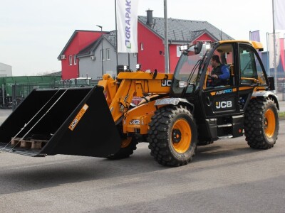 JCB 542-70