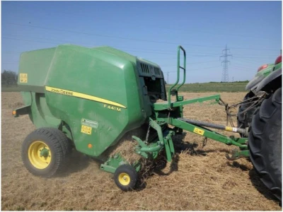 John Deere balirka