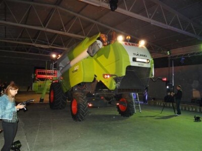 Kombajn Claas Tucano 320