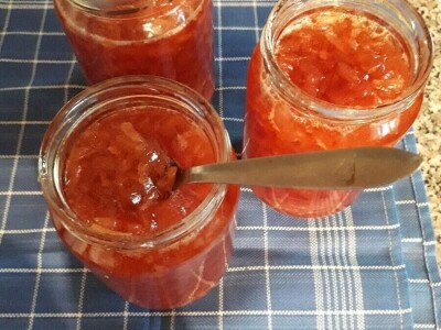 Jesen stiže, a slatko od dunja miriše Jesen stiže, a slatko od dunja miriše