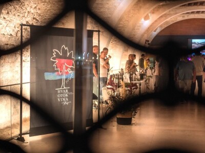 Jesenja degustacija hvarskih vina u Arsenalu Jesenja degustacija hvarskih vina u Arsenalu