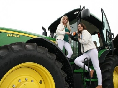John Deere i agroklub.com hostese