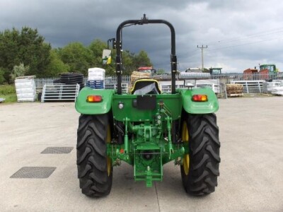 Traktor John Deere 5E
