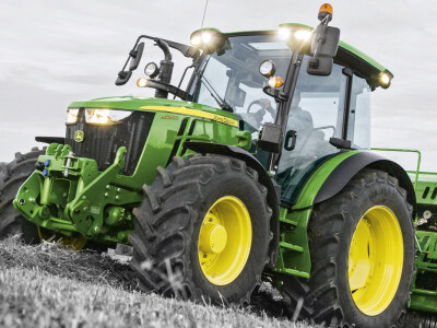 Traktor John Deere 5R