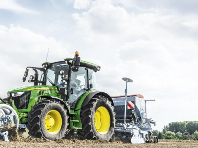 Traktor John Deere 5R