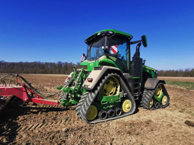 John Deere 8RX 410 traktor mjeseca